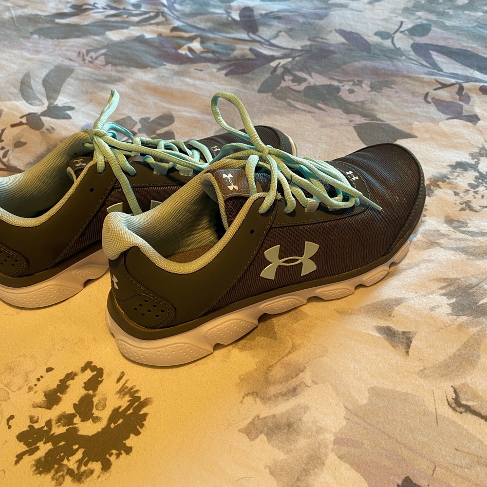 Woman’s Under Armour sneakers